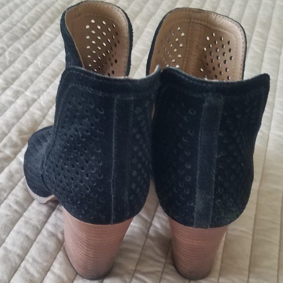 Lucky Brand Peep Toe Perforated Black Suede Booties - 7.5 - Picture 4 of 6